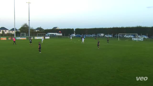 22 004845-Shotongoal