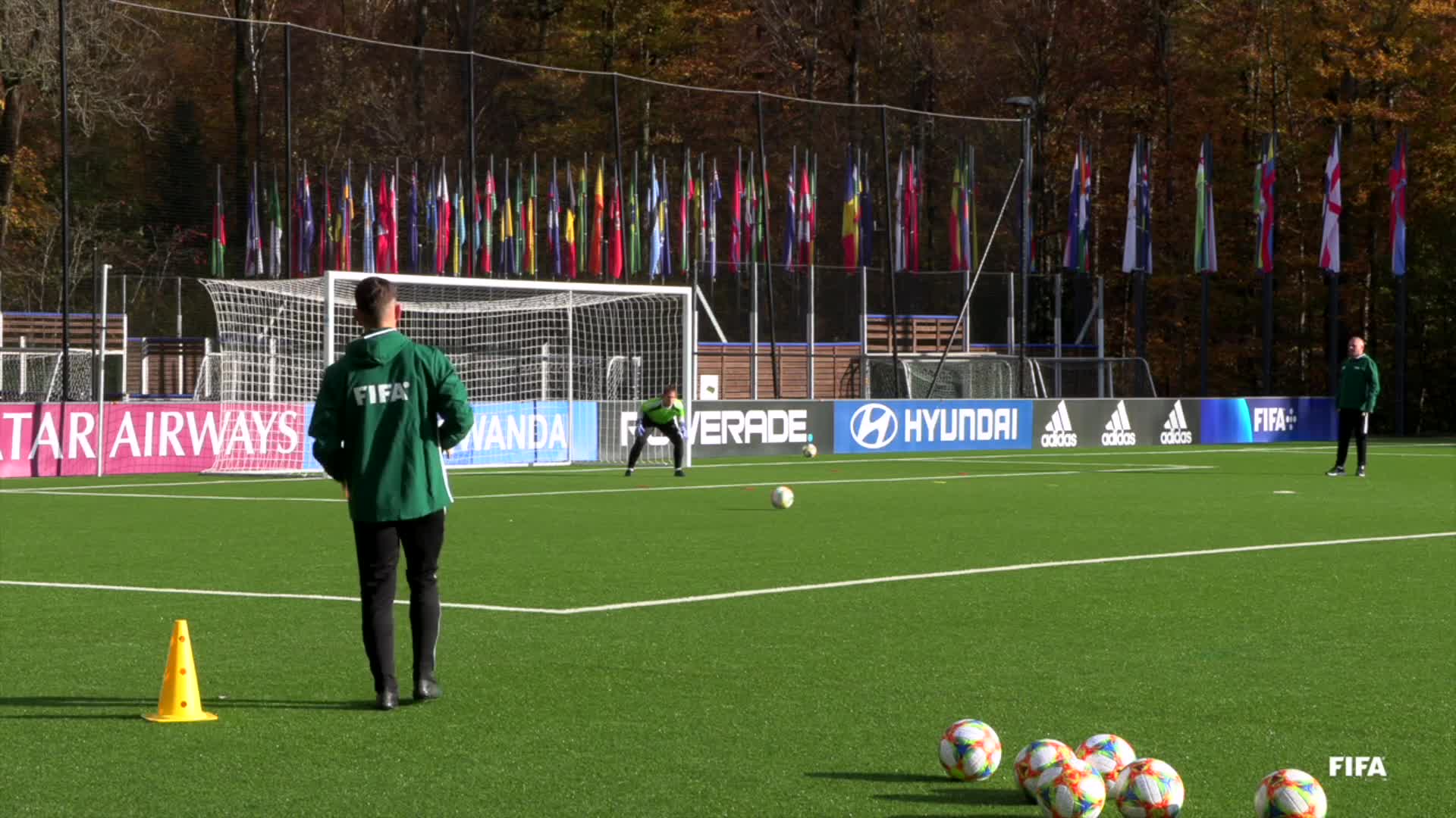 3-BALLON AU SOL EN OBLIQUE